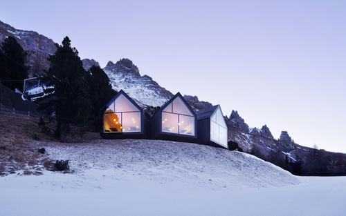 Những căn nhà có cấu trúc đẹp như tranh vẽ giữa núi rừng tại Ý